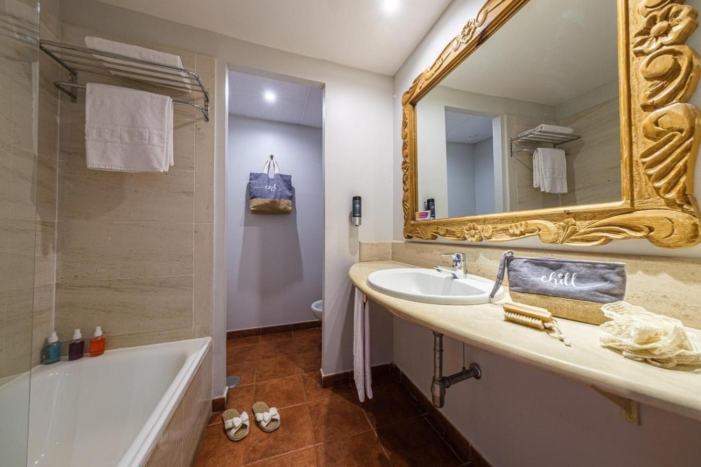 Suite Júnior (2 Adultos + 1 Criança)